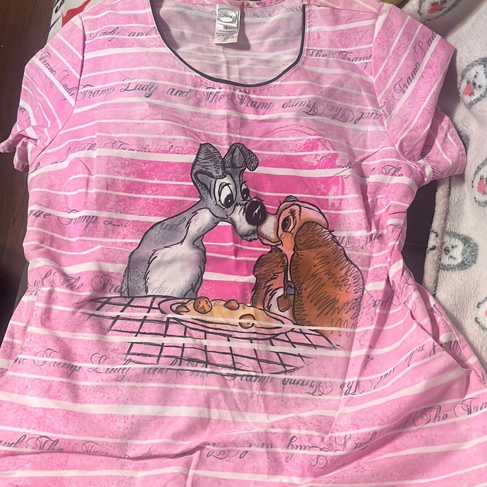 Disney lady & the tramp scrub top